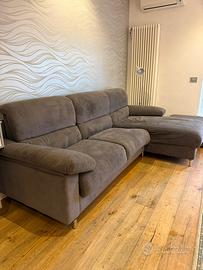 Divano letto matrimoniale angolare con pouf