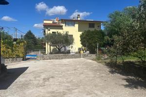 2 LOCALI A MARINO