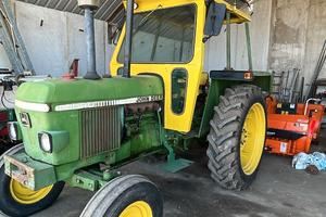 trattore 1984 JOHN DEERE 1640
