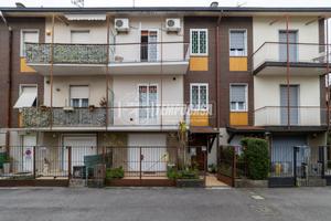 Graziosa villetta a schiera centrale con giardino