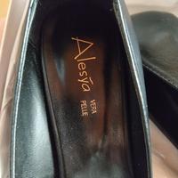 Décolleté nero a punta