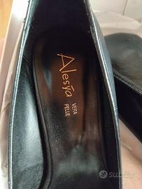 Décolleté nero a punta