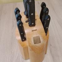 CEPPO IN LEGNO CON COLTELLI VARI