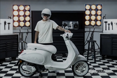 VESPA 50 cc. JUSTIN BIEBER