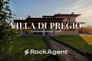 Villa di 440 m² con più di 5 locali e box auto a C