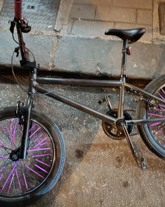 bmx wipe nere e viola