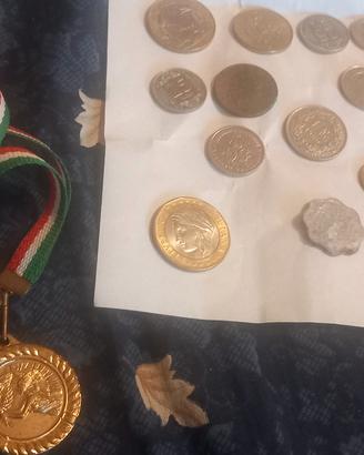 monete ,medagliette,cartoline etc