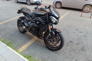 Street triple rs 2023