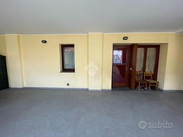 2 LOCALI A ROVELLO PORRO