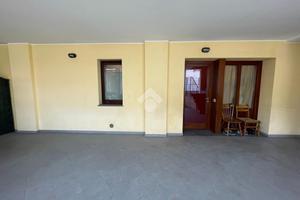 2 LOCALI A ROVELLO PORRO