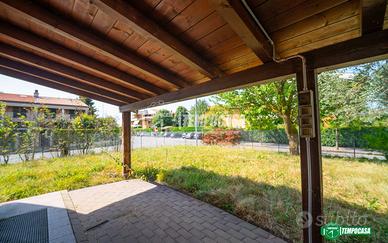 VILLA CON GIARDINO, TAVERNA E BOX