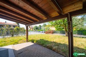 VILLA CON GIARDINO, TAVERNA E BOX