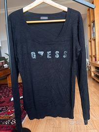 Maglia Guess nera con logo gommato a rilievo