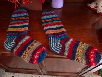 Calzettoni di artigianato tessile andino