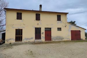 Italian Farmhouse with Olive Grove and Pool Potent