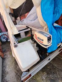 Lancia con carrello e motore