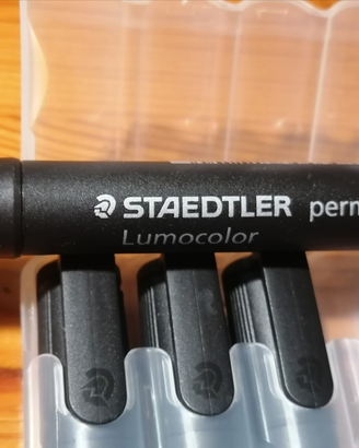 Set 4 pennarelli Staedtler Lumocolor neri