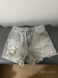 Shorts strappati in denim grigio – Stradivarius