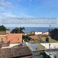 Casa singola con terrazza ad Acireale centro