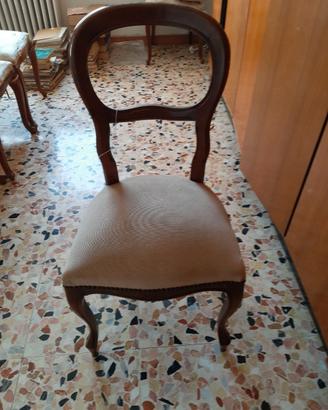 4 sedie classiche imbottite prezzo € 20cadauna