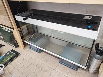 acquario 240lt EHEIM, senza filtro e senza luci.