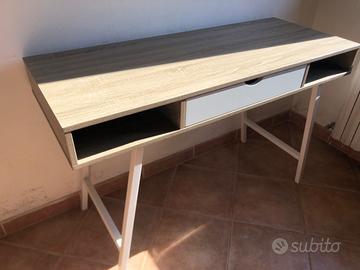 Scrivania per pc stile nordico