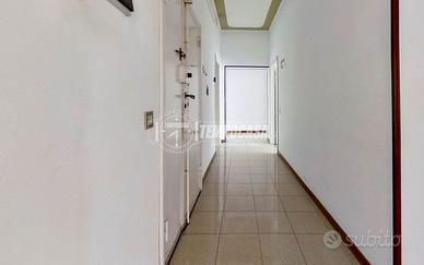 QUADRILOCALE CON GARAGE A PESARO