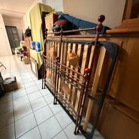 Letto in ferro battuto con rete a doghe