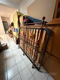 Letto in ferro battuto con rete a doghe