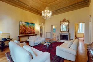 Appartamento di 230 m² con 5 locali e box auto dop