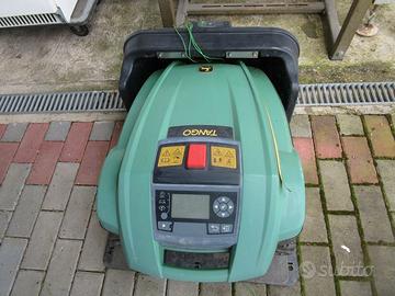 Robot tagliaerba John Deere Tango E5