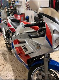 Yamaha fzr 600 1989