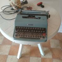 macchina da scrivere Olivetti 