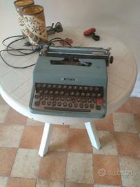 macchina da scrivere Olivetti 