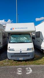 Camper mansardato pronto a partire.
