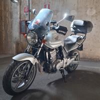 Moto Honda CBF 500, completa di bauletto.