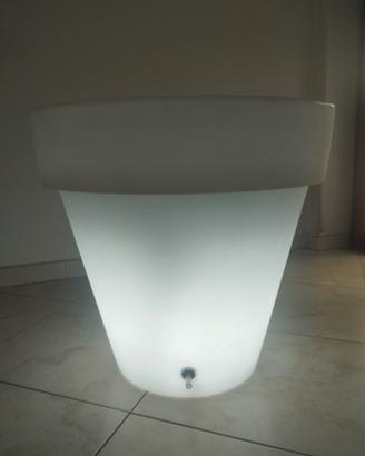 Vaso Serralunga che si illumina 