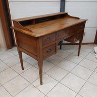 Antico scrittoio in noce