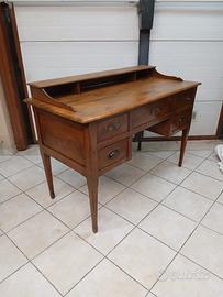 Antico scrittoio in noce