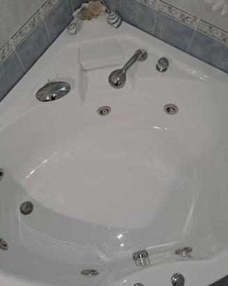 VASCA DA BAGNO CON IDROMASSAGGIO