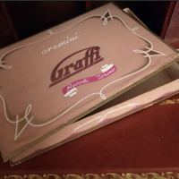 Antica scatola in cartone