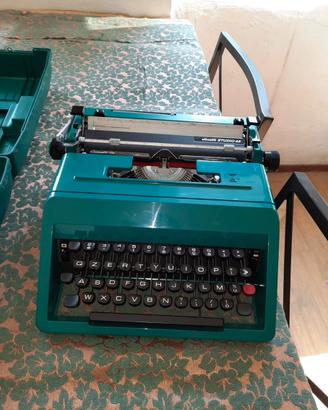 Macchina da scrivere Olivetti