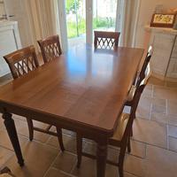 Tavolo legno classico  allungabile con le sedie
