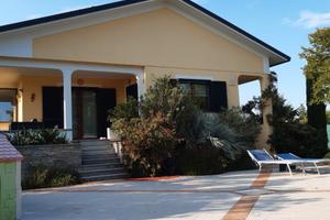 Villa Panoramica in Collina