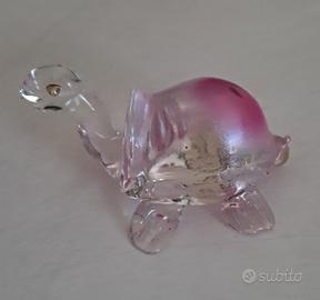 Tartaruga in vetro rosa