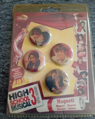 Set di magneti a tema High School Musical 3. -