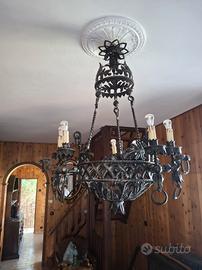lampadari in ferro battuto. 