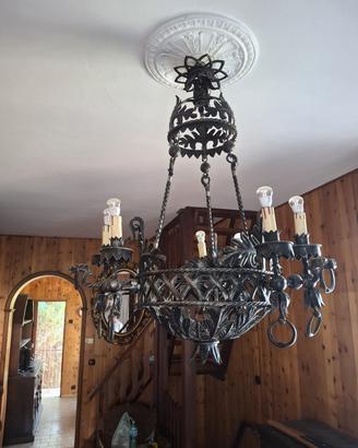 lampadari in ferro battuto. 
