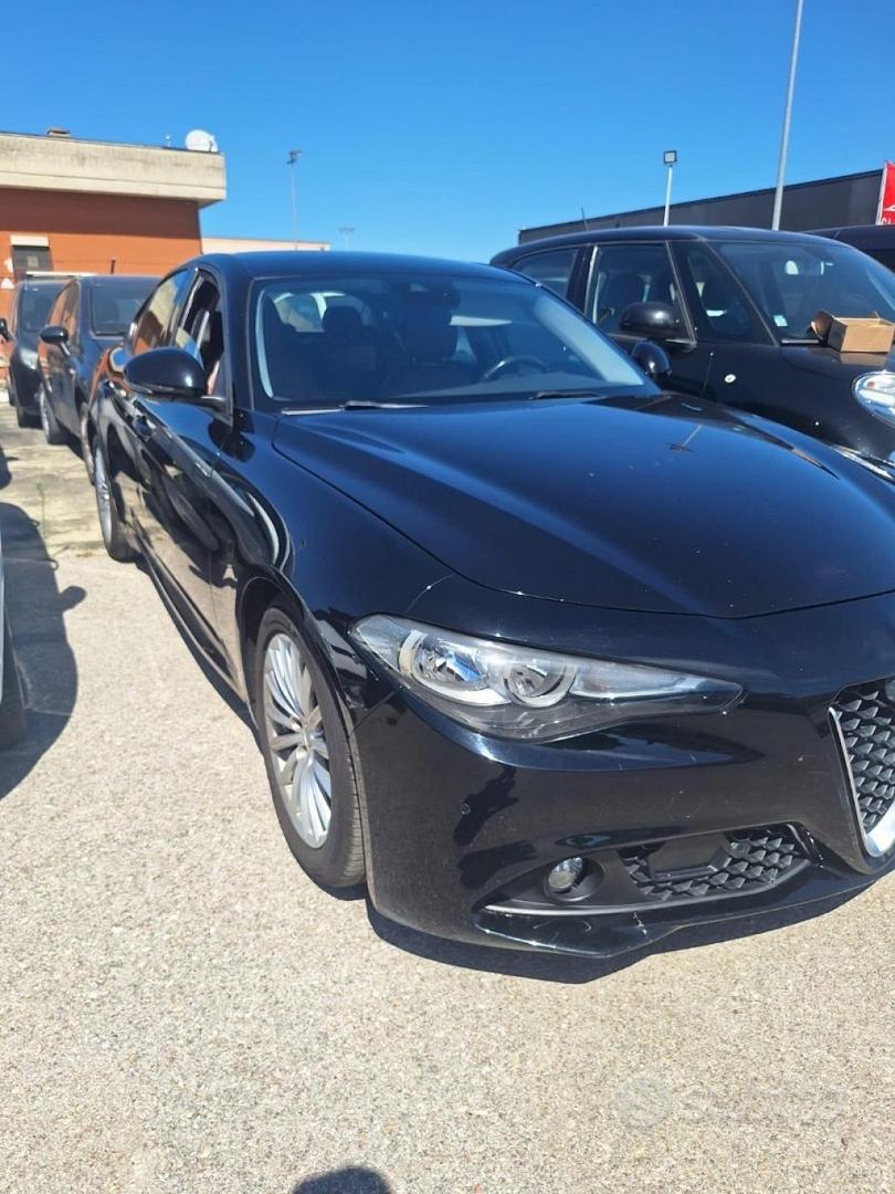 Alfa Romeo Giulia (2016)