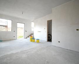 Bi-livelli con cortile privato